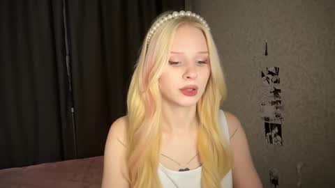 Snapshot of sweetielis chatting on 12.28.24 sweetie Lisa3 online show from 12.28.24