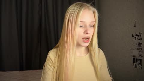 Snapshot of sweetielis chatting on 01.02.25 sweetie Lisa3 online show from 01.02.25