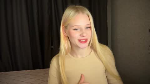 Snapshot of sweetielis chatting on 01.02.25 sweetie Lisa3 online show from 01.02.25