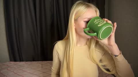 Snapshot of sweetielis chatting on 01.03.25 sweetie Lisa3 online show from 01.03.25