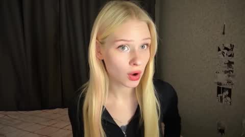 Snapshot of sweetielis chatting on 01.03.25 sweetie Lisa3 online show from 01.03.25