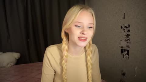 Snapshot of sweetielis chatting on 01.04.25 sweetie Lisa3 online show from 01.04.25