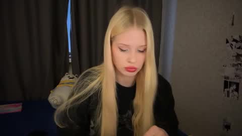 Snapshot of sweetielis chatting on 01.08.25 sweetie Lisa3 online show from 01.08.25