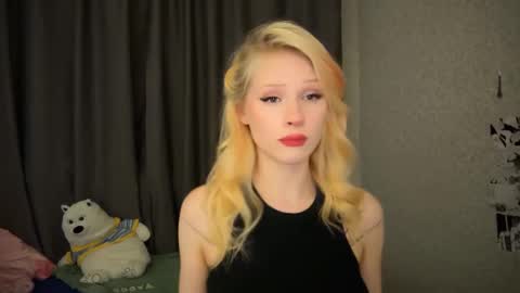 Snapshot of sweetielis chatting on 01.20.25 sweetie Lisa3 online show from 01.20.25