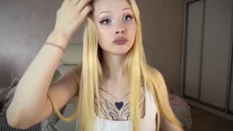 Snapshot of sweetielis chatting on 03.08.25 sweetie Lisa3 online show from 03.08.25