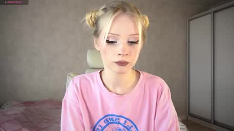 Snapshot of sweetielis chatting on 03.11.25 sweetie Lisa3 online show from 03.11.25