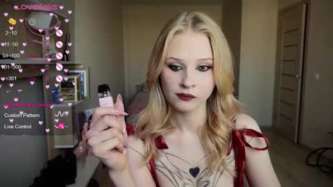 Snapshot of sweetielis chatting on 09.10.25 sweetie Lisa3 online show from 09.10.25