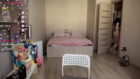 Snapshot of sweetielis chatting on 09.18.25 sweetie Lisa3 online show from 09.18.25