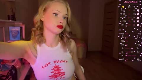 Snapshot of sweetielis chatting on 10.19.25 sweetie Lisa3 online show from 10.19.25