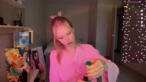 Snapshot of sweetielis chatting on 11.16.25 sweetie Lisa3 online show from 11.16.25