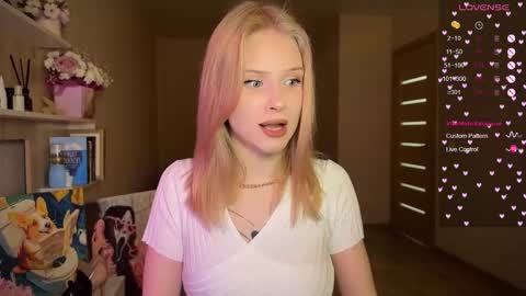 Snapshot of sweetielis chatting on 11.23.25 sweetie Lisa3 online show from 11.23.25