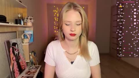 Snapshot of sweetielis chatting on 12.16.25 sweetie Lisa3 online show from 12.16.25