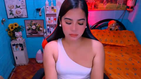 Nicole online show from 02.13.25