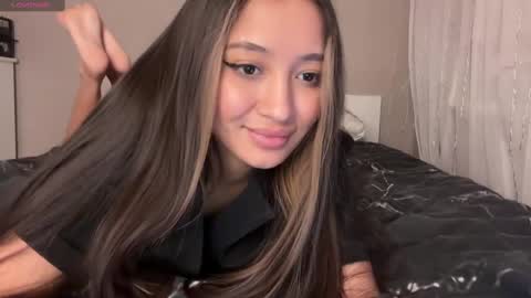 Snapshot of sweetiesoul chatting on 12.21.24 sweetiesoul online show from 12.21.24