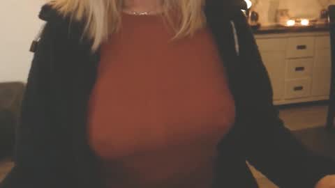 Snapshot of sweetjuice1980 chatting on 12.14.24 Sweetjuice online show from 12.14.24