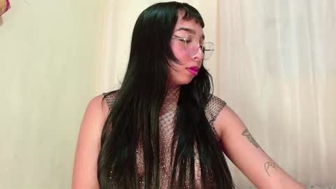 Snapshot of sweetkairi chatting on 11.20.25 mishel online show from 11.20.25