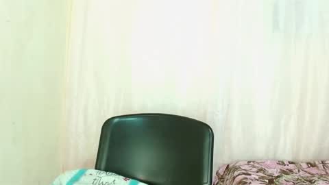 Snapshot of sweetkairi chatting on 12.04.25 mishel online show from 12.04.25