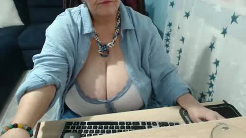 Snapshot of sweetladyrebeka chatting on 10.09.25 Rebeka online show from 10.09.25