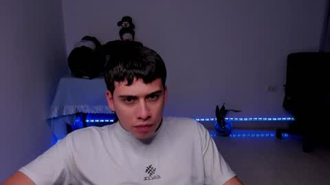 Snapshot of sweetlian_04 chatting on 12.12.24 Lian online show from 12.12.24