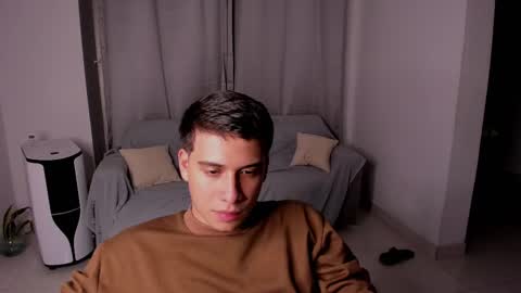 Snapshot of sweetlian_04 chatting on 02.19.25 Lian online show from 02.19.25