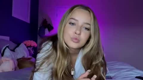 Snapshot of sweetlikedolly chatting on 02.16.26 Dolly online show from 02.16.26