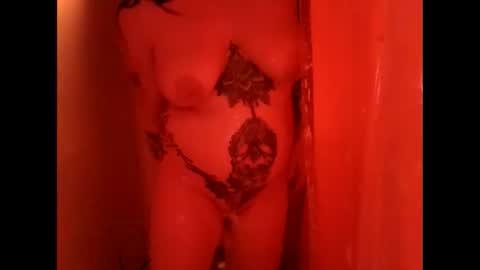 Snapshot of sweetlovebox chatting on 02.04.25 Jesrotika online show from 02.04.25