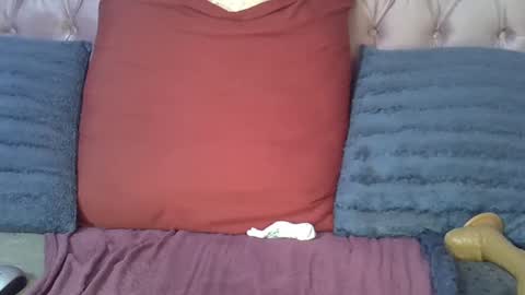 Snapshot of sweetmellowx1 chatting on 02.18.25 sweetmellowx1 online show from 02.18.25