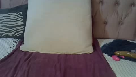 Snapshot of sweetmellowx1 chatting on 03.02.25 sweetmellowx1 online show from 03.02.25