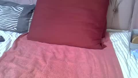 Snapshot of sweetmellowx1 chatting on 03.12.25 sweetmellowx1 online show from 03.12.25