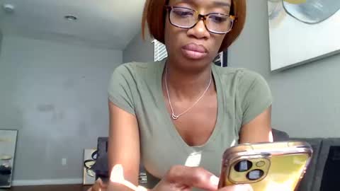 Snapshot of sweetness_cool chatting on 10.01.25 sweetness_cool online show from 10.01.25