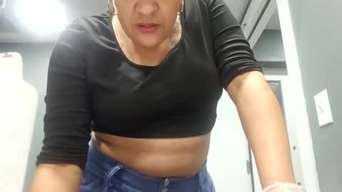 Snapshot of sweetp3ach29 chatting on 12.21.24 sweetp3ach29 online show from 12.21.24