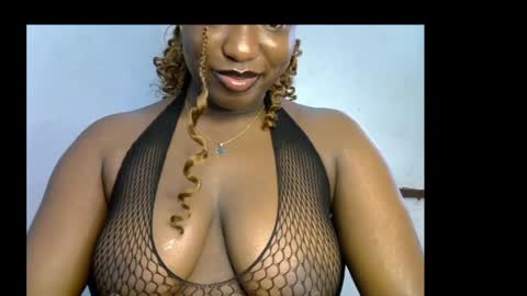 Snapshot of sweetpetitgirl chatting on 05.19.26 LILY BRANDY online show from 05.19.26