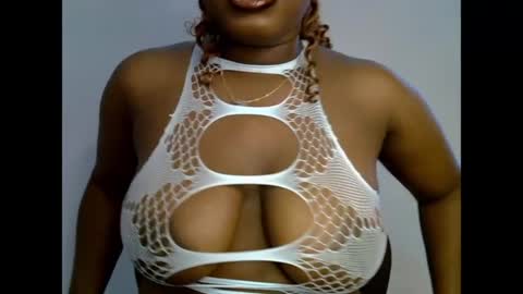 Snapshot of sweetpetitgirl chatting on 05.25.26 LILY BRANDY online show from 05.25.26