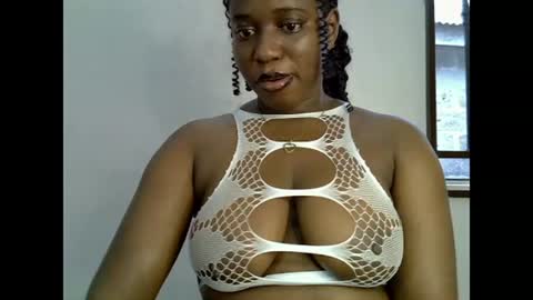 Snapshot of sweetpetitgirl chatting on 06.13.26 LILY BRANDY online show from 06.13.26