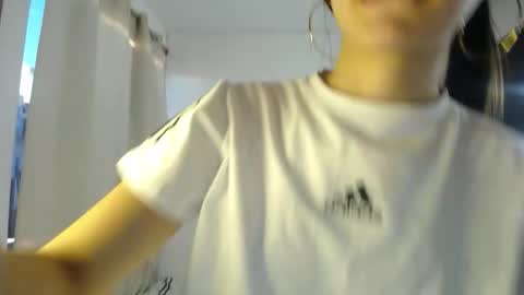 Snapshot of sweetpink1_ chatting on 10.10.25 Caro  Lily online show from 10.10.25