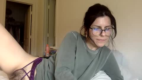 Snapshot of sweetriddance chatting on 12.13.25 sweetriddance online show from 12.13.25