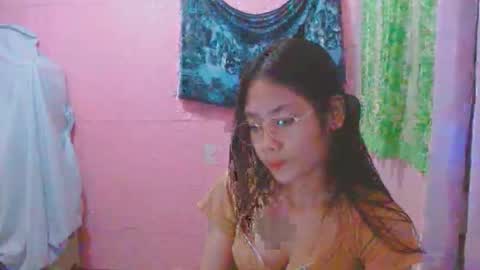 Snapshot of sweetsexygirl20 chatting on 05.17.26 Mia online show from 05.17.26