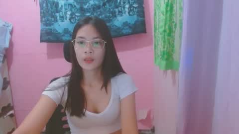 Snapshot of sweetsexygirl20 chatting on 06.13.26 Mia online show from 06.13.26