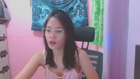 Snapshot of sweetsexygirl20 chatting on 07.17.26 Mia online show from 07.17.26