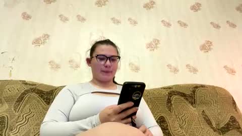 Snapshot of sweetsinua chatting on 03.27.26 sweetsinua online show from 03.27.26