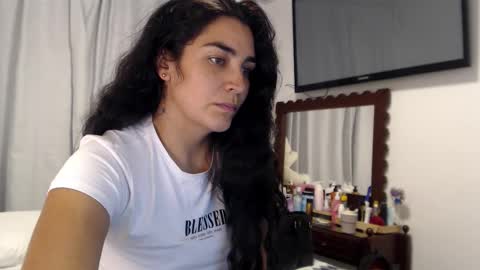 Snapshot of sweetsmile28 chatting on 02.26.26 Dianis online show from 02.26.26