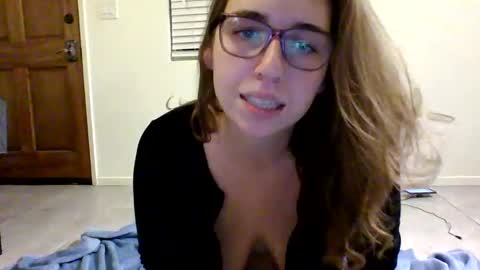 Snapshot of sweetsocalgirl chatting on 03.04.25 sweetsocalgirl online show from 03.04.25