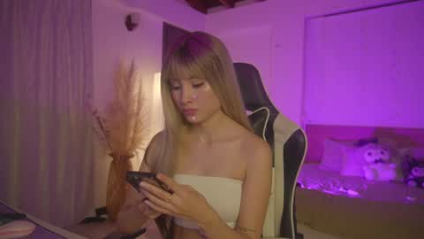 Cat independent model  online show from 03.05.25