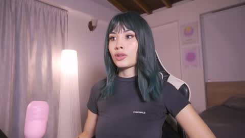 Cat independent model  online show from 10.01.25