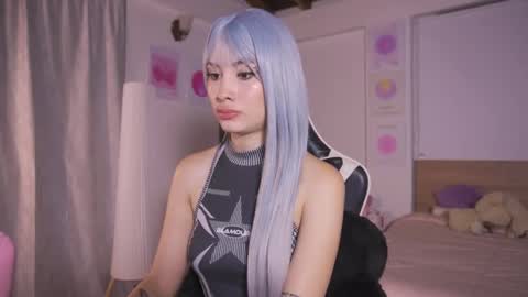 Cat independent model  online show from 10.19.25