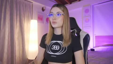 Cat independent model  online show from 05.06.26