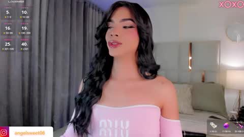 Snapshot of sweett_shinexx chatting on 10.10.25 angel online show from 10.10.25