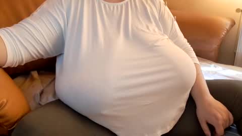 Snapshot of sweettm chatting on 02.14.25 Maya online show from 02.14.25