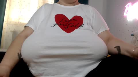 Snapshot of sweettm chatting on 03.02.25 Maya online show from 03.02.25