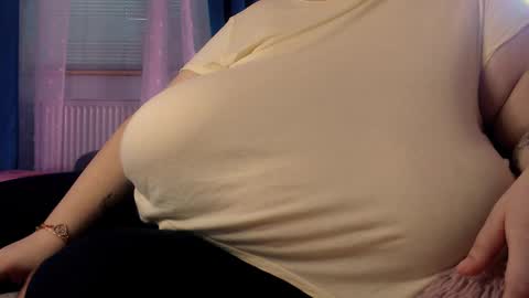 Snapshot of sweettm chatting on 03.08.25 Maya online show from 03.08.25